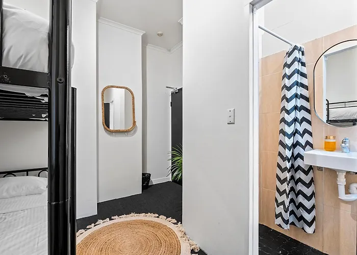 Azzurro Pod Hotel - Central Sydney